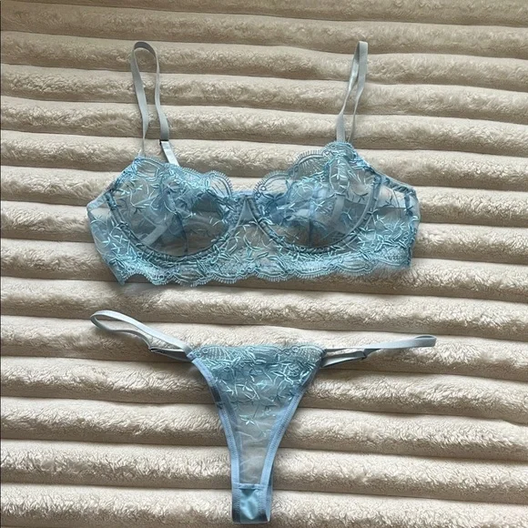 NWOT Elegant Blue Floral Lace Lingerie Set! - Picture 6 of 9